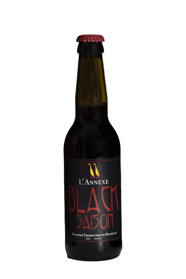 Un mariage parfait de deux styles tout en conservant les avantages des deux. Le Black Saison de l'Annexe combine les saveurs chaudes du café au chocolat d'un Porter ou d'un Stout avec la sécheresse et la quaffabilité d'un Saison. Une bière unique qui en surprendra plus d'un. Essayez-la!