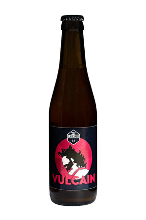 La Vulcain est une IPA brassée par la brasserie Blackmith. Au nez elle développe des notes subtiles de fruits. Sa couleur est d'un blond sombre, troublé par les protéines d'avoine et de blé. En bouche les fruits à noyaux ressortent en premier suivi par une belle amertume qui reste en longueur sur le palet.