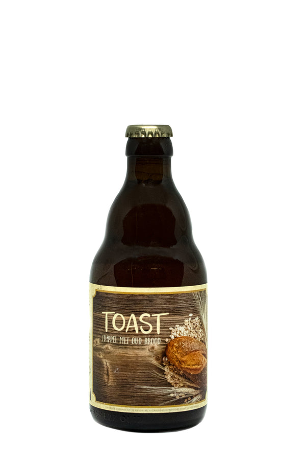 Pour donner du corps à cette bière, nous avons utilisé du pain sec. Ce pain était ajouté aux grains pendant le processus de brassage. Cela lui donne un goût unique. La bière de base est une trippel blonde. En ajoutant 15% de pain à cette bière, elle prend une couleur ambrée.